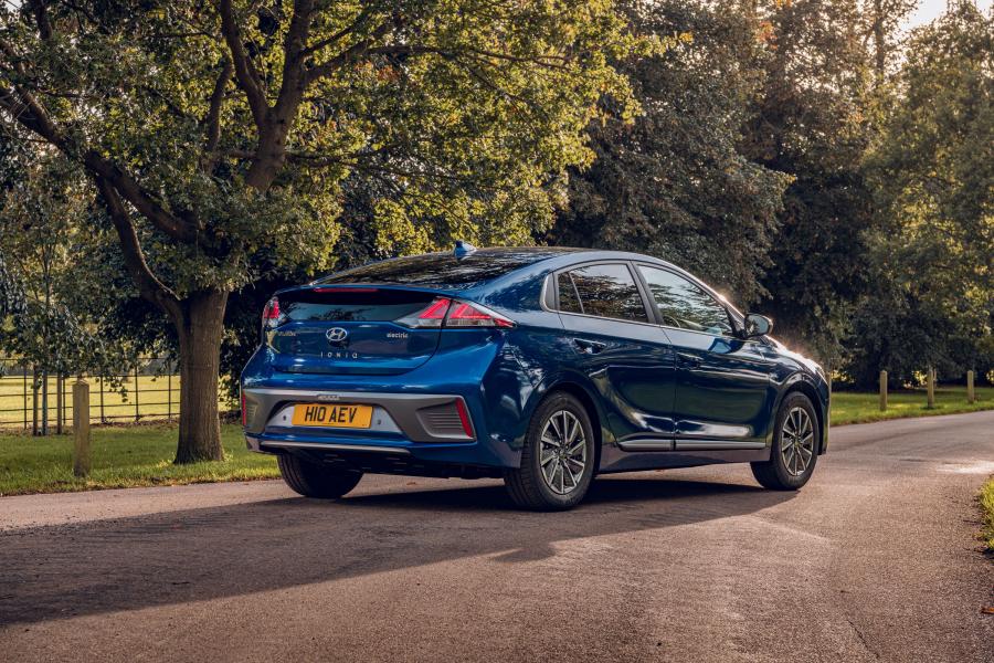  Hyundai IONIQ electric (AE) 2019 года  (UK) (фото 35 из 37)